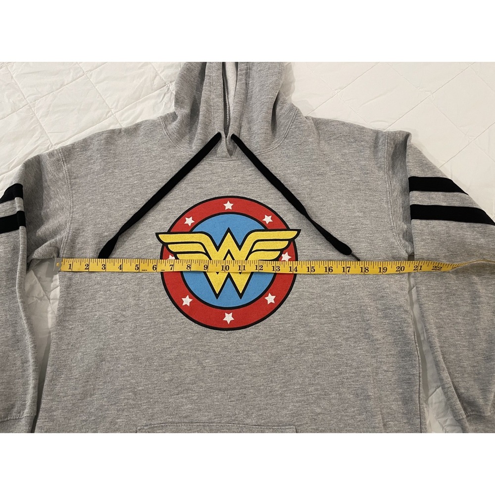 00086 Wonder Woman Hoodie | DC Comics Sweatshirt Medium Gray Pullover - Picture 8 of 9